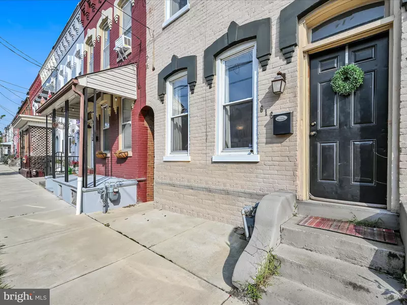 616 WALNUT ST, Columbia, PA 17512