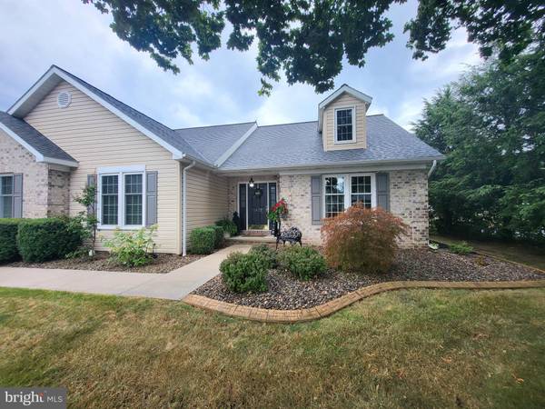 1472 SPRING SIDE DR E, Chambersburg, PA 17202