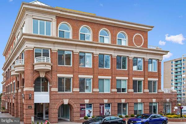 625 SLATERS LN #106, Alexandria, VA 22314