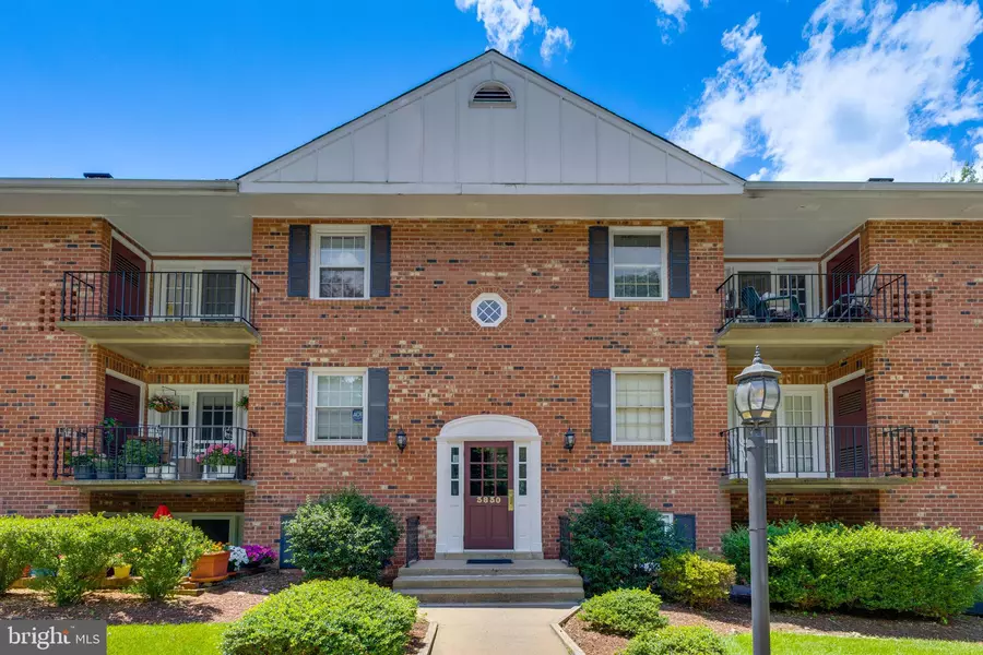 3830 LYNDHURST DR #203, Fairfax, VA 22031