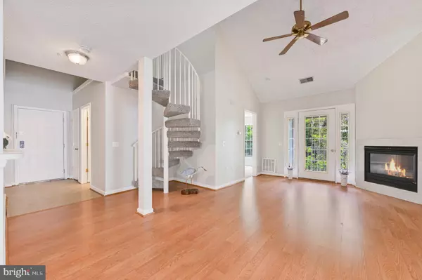 Annapolis, MD 21401,2052 QUAKER WAY #14