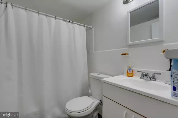 Alexandria, VA 22312,5831 QUANTRELL AVE #204