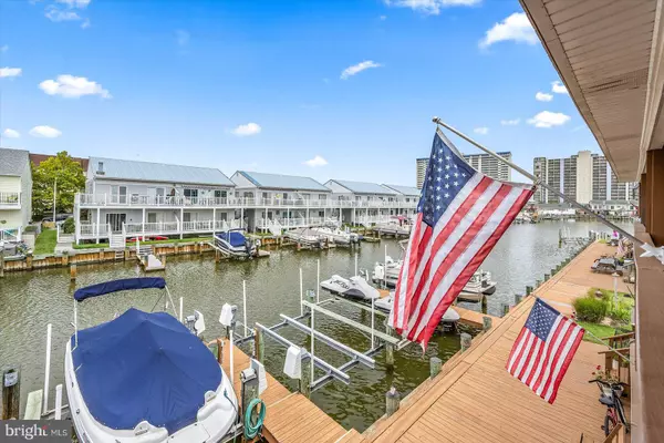 128 CAPTAINS QUARTERS RD #203, Ocean City, MD 21842