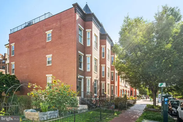 Washington, DC 20003,206 D ST SE