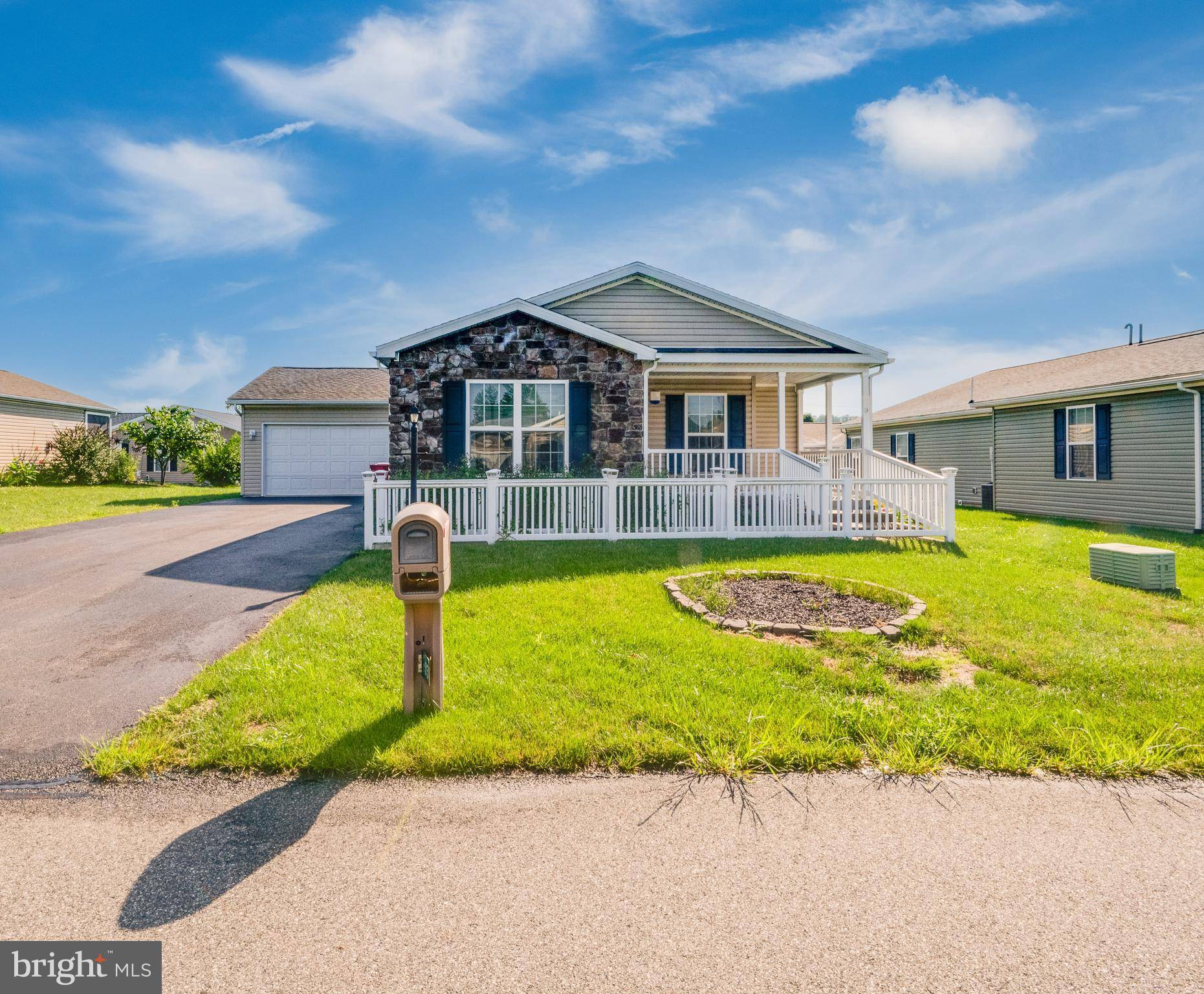33 CORMORANT DR, Bechtelsville, PA 19505
