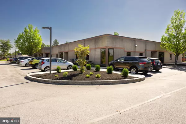 Lancaster, PA 17601,1851 CHARTER LN #105