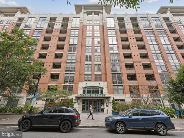 1021 N GARFIELD ST #902, Arlington, VA 22201