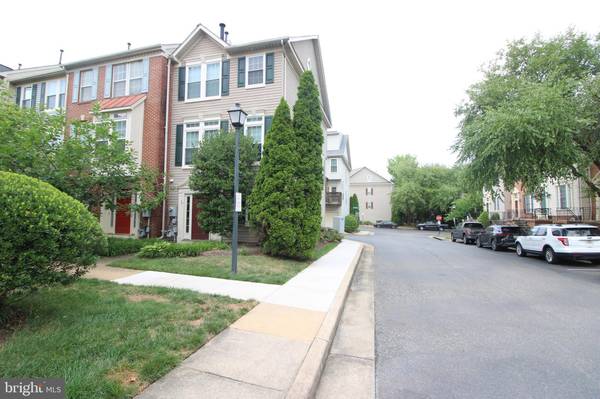 954 HARRISON CIR, Alexandria, VA 22304