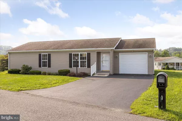 10 BLACKBIRD CT, Bechtelsville, PA 19505