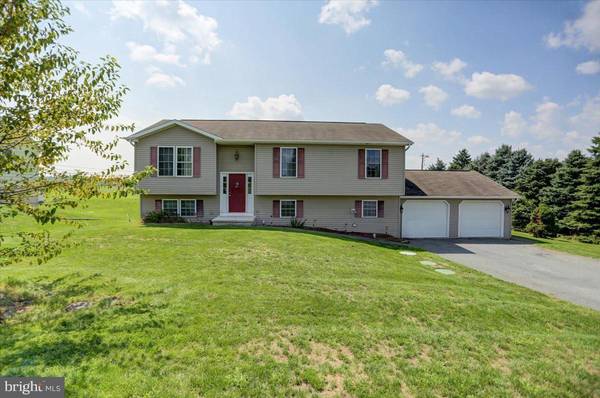 25 CARLA DR, Shippensburg, PA 17257