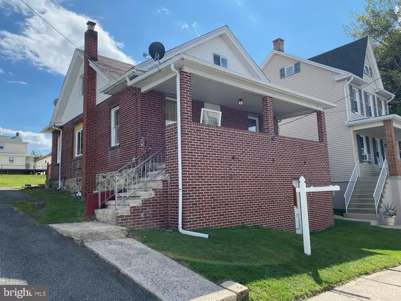 445 W WHITE ST, Summit Hill, PA 18250