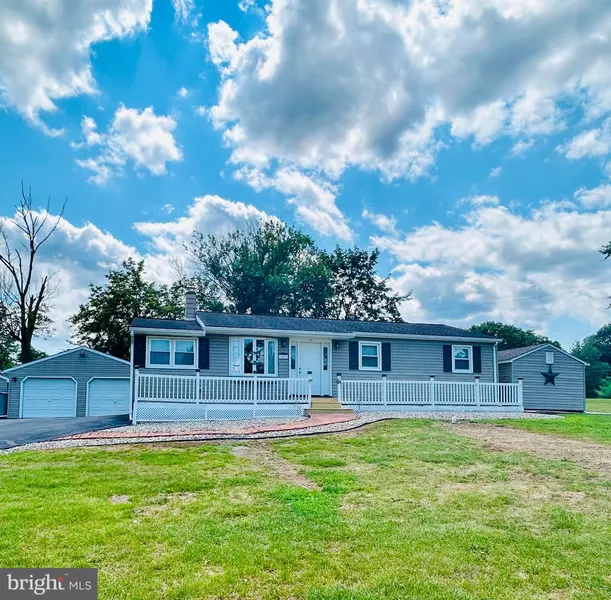 27 SUNSET DR, Mechanicsburg, PA 17050