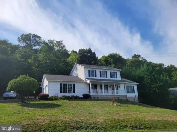 215 SOUTHRIDGE DR, Berkeley Springs, WV 25411