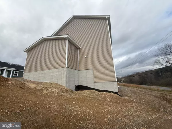 Berkeley Springs, WV 25411,2C GREG DRIVE