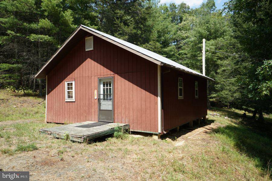 126 HOBBIT LN, Sugar Grove, WV 26815