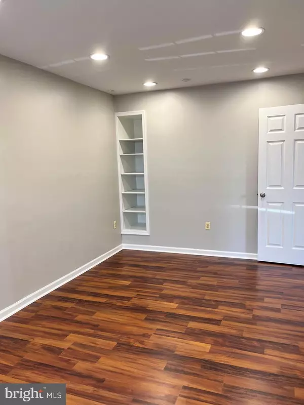 Easton, MD 21601,609-D DUTCHMANS LN