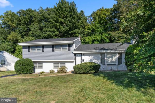 9 SANDY DR, Morrisville, PA 19067