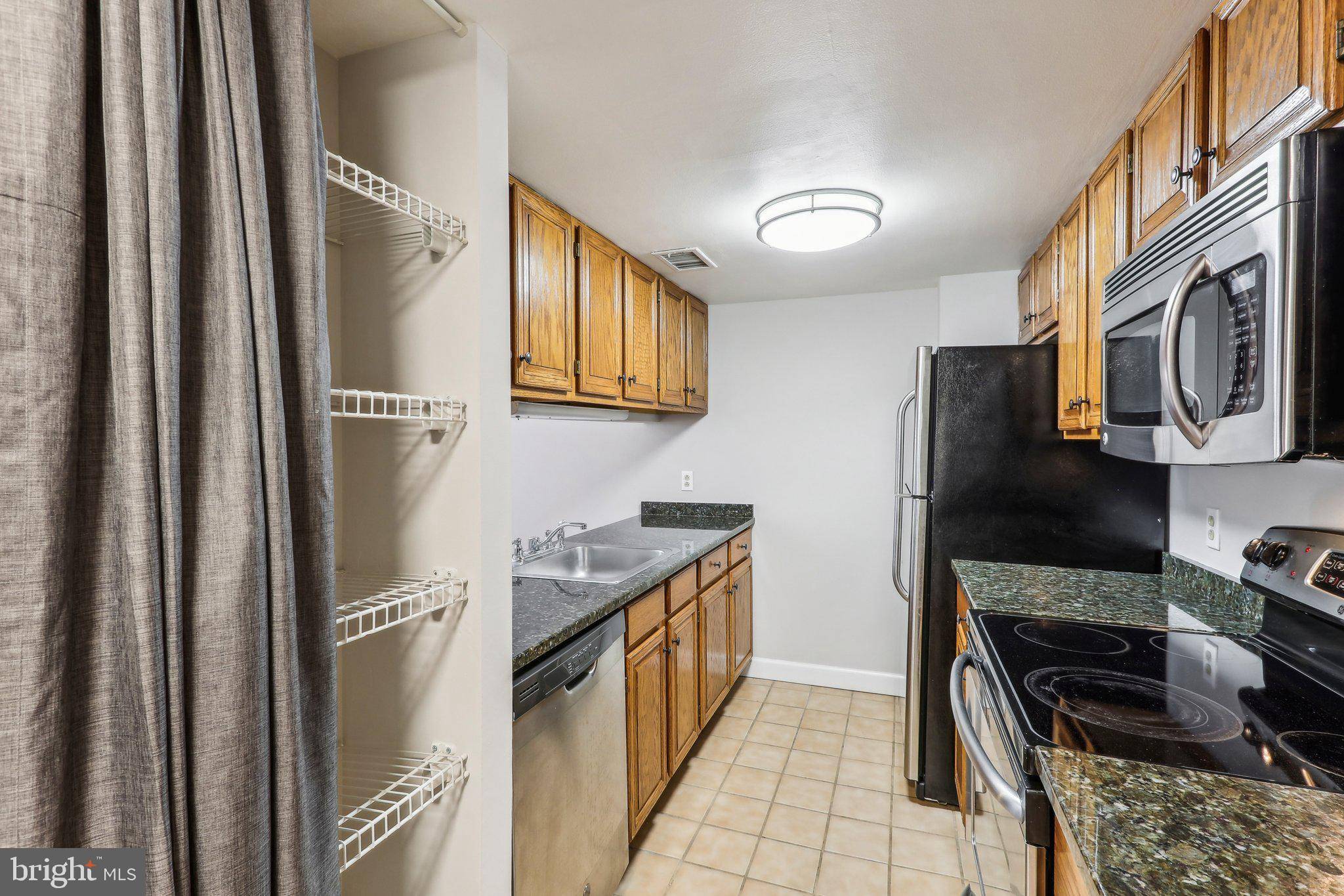 Philadelphia, PA 19106,136 N BREAD ST #122
