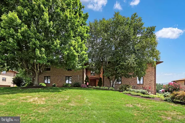 Fayetteville, PA 17222,5850 FAIRWAY DR W #3B