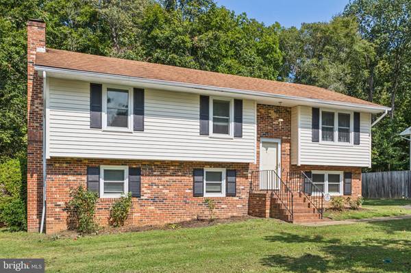 6033 OAK GROVE DR, Fredericksburg, VA 22407