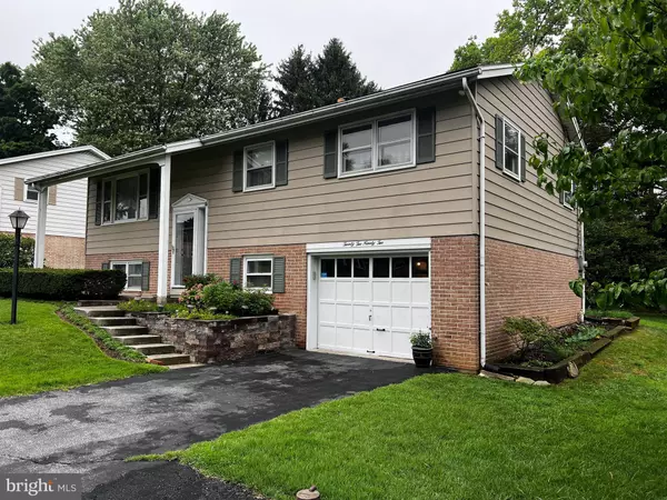 2292 ALBERN BLVD, Lancaster, PA 17601