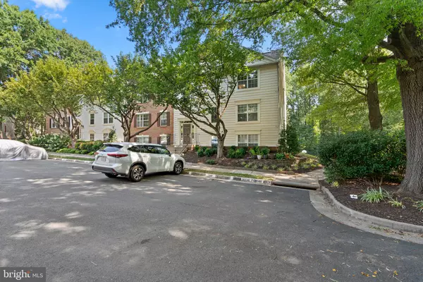 Fairfax, VA 22033,3800 GREEN RIDGE CT #302