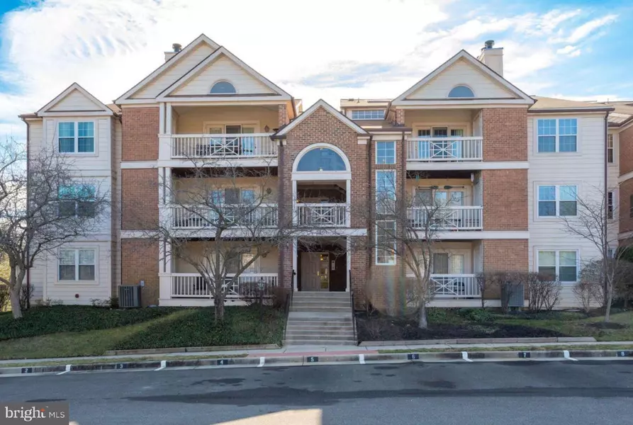 7501 ASHBY LN #M, Alexandria, VA 22315