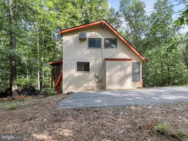 Hedgesville, WV 25427,82 RAINBOW LN