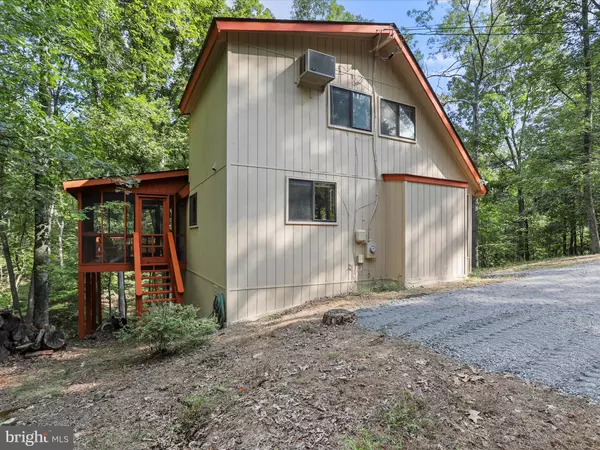 Hedgesville, WV 25427,82 RAINBOW LN