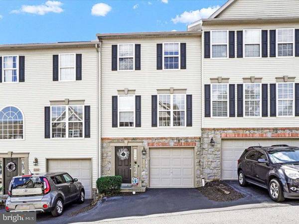 2702 FOXSHIRE DR #2, York, PA 17402