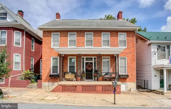 125 E MAIN ST, Waynesboro, PA 17268