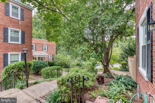 Arlington, VA 22206,2827 S ABINGDON ST #2233