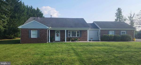 6 WOOSAMONSA RD, Pennington, NJ 08534