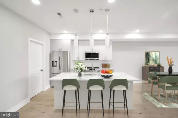 Philadelphia, PA 19125,700 MOYER ST #207