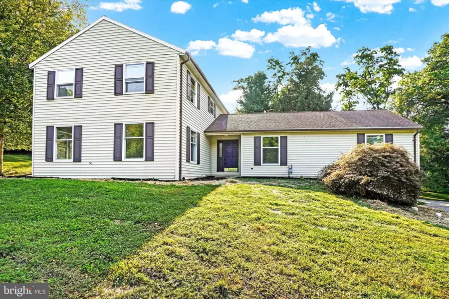 4 APPLE HILL LN, York, PA 17402