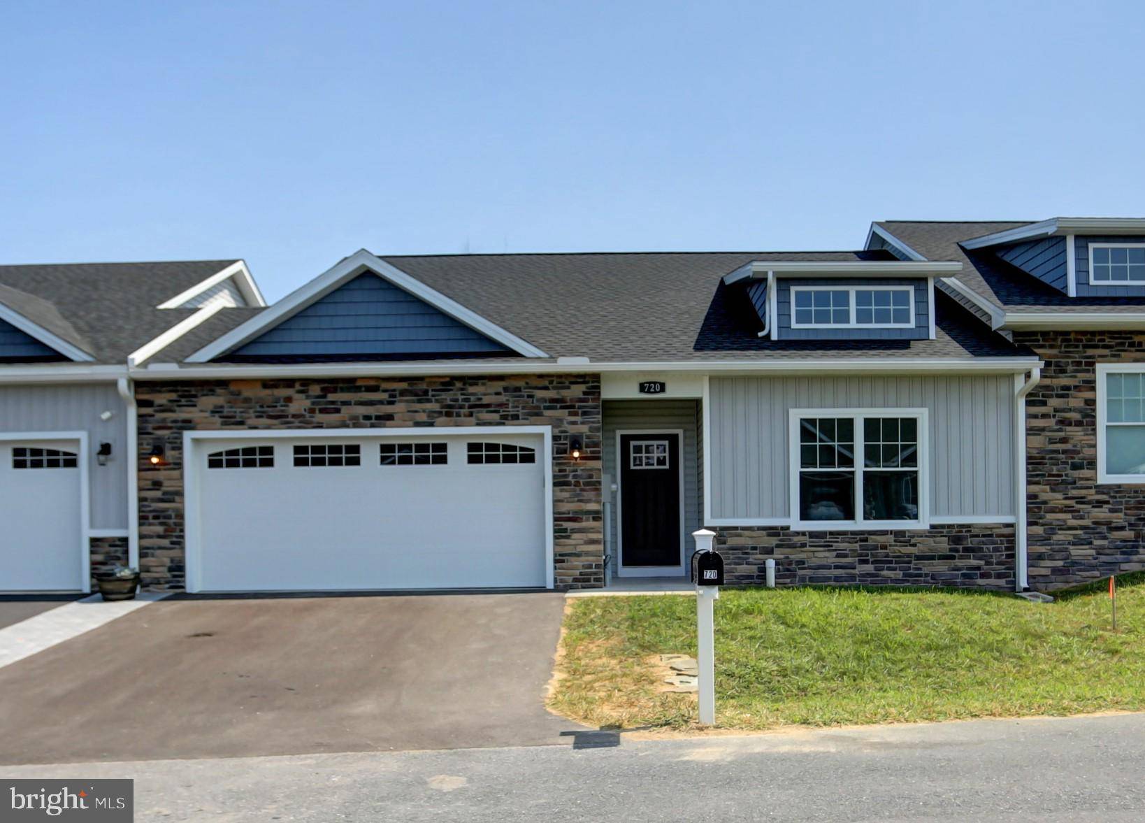 720 SHOOK CT W, Greencastle, PA 17225