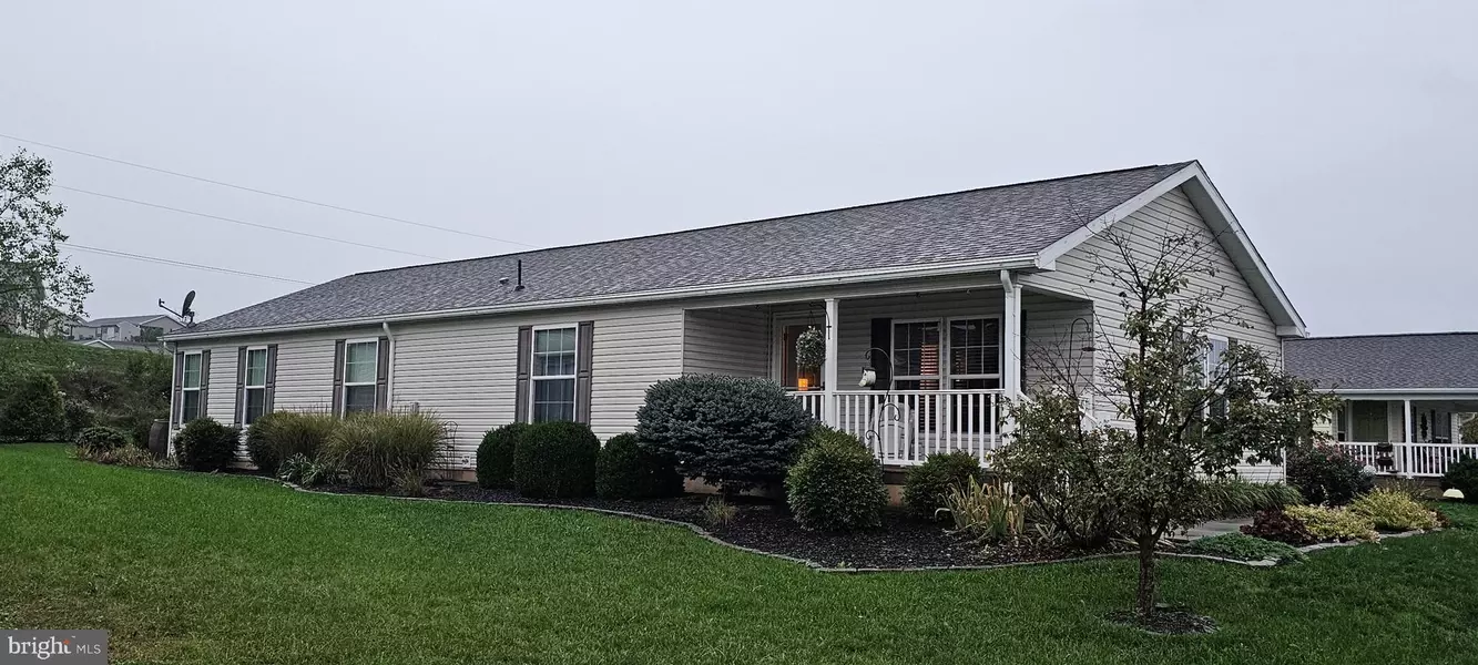 1 CRANDLE DR, Carlisle, PA 17015