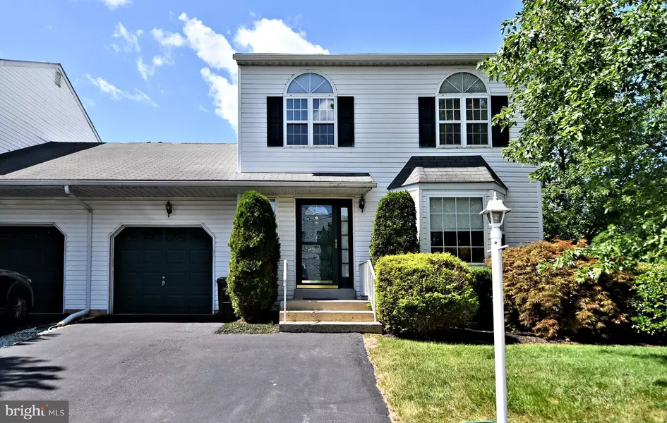 301 WOODCREST CIR, Royersford, PA 19468