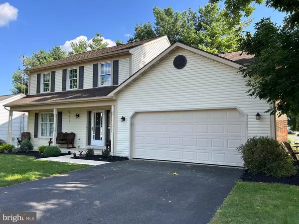 New Holland, PA 17557,210 SYCAMORE LN