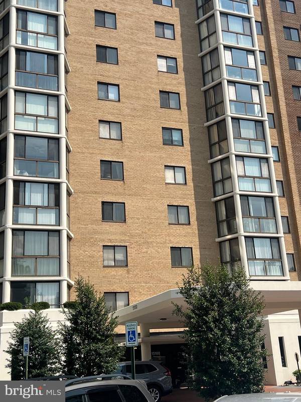 15100 INTERLACHEN DR #4-211, Silver Spring, MD 20906