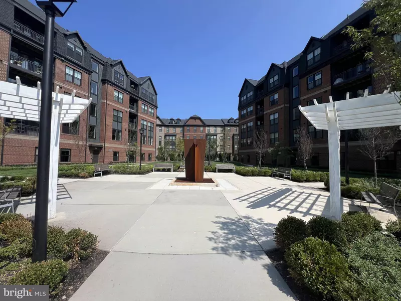 3927 FAIR RIDGE DR #309, Fairfax, VA 22033