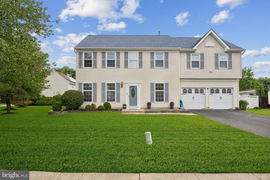 9 ALMOND RD, Burlington, NJ 08016