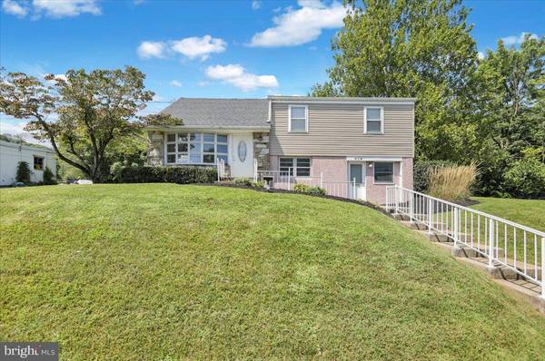 824 CARSONIA AVE, Reading, PA 19606