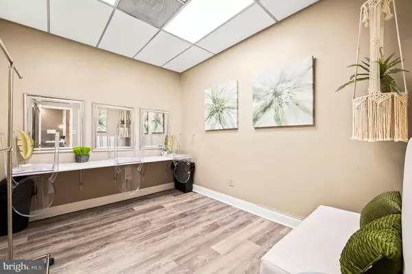 Huntingdon Valley, PA 19006,75-77-79 BUCK RD