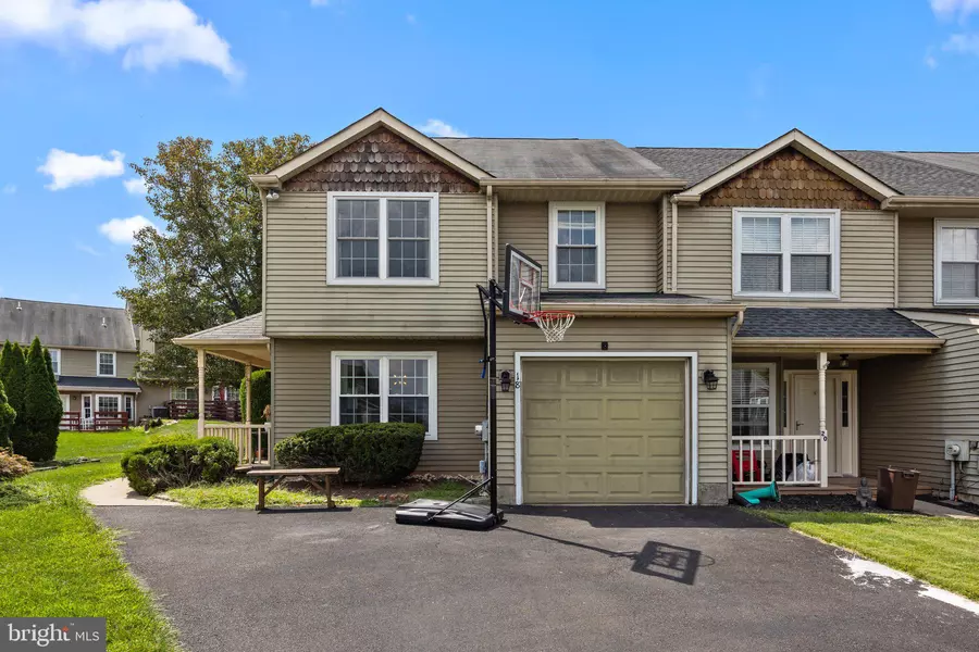 18 PEBBLE CT, Southampton, PA 18966