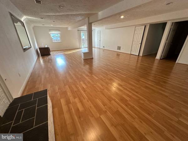 Vienna, VA 22182,8509 WOLFTRAP RD #BASEMENT