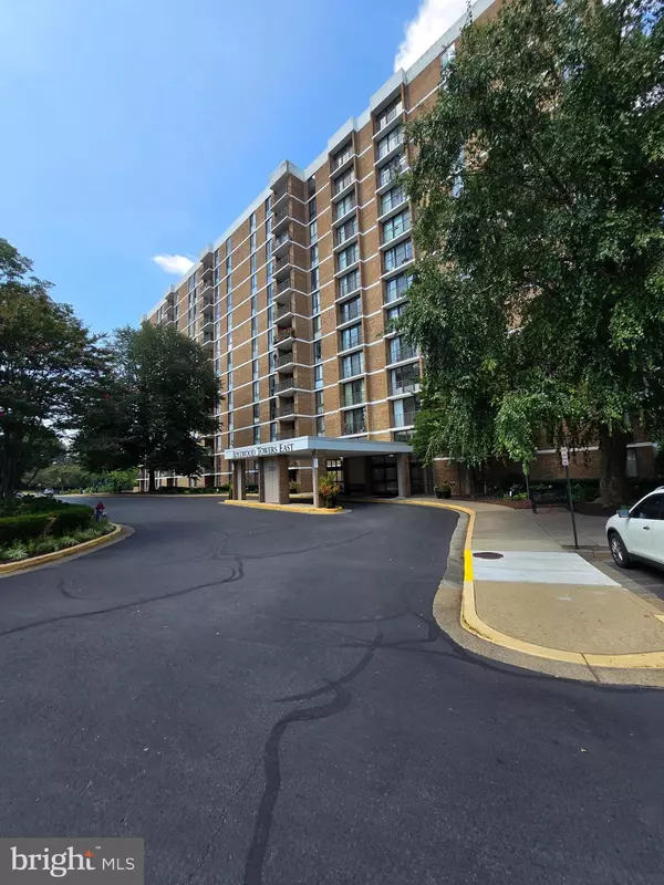 2311 PIMMIT DR #807, Falls Church, VA 22043