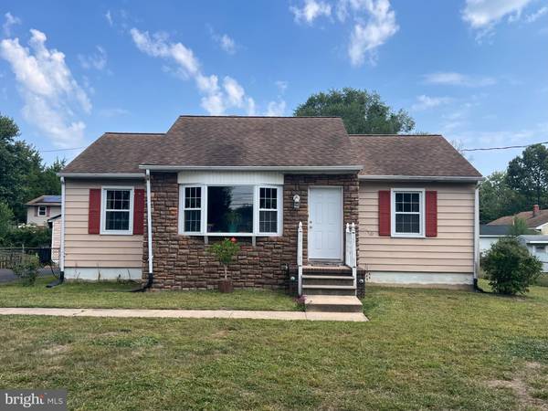 1404 W OAK RD, Vineland, NJ 08360