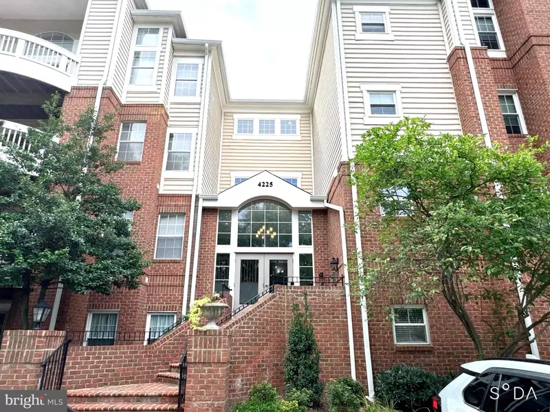 4225 MOZART BRIGADE LN #33, Fairfax, VA 22033