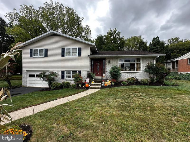 624 POINTVIEW AVE, Ephrata, PA 17522